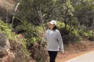 100-Speed Display Screen Neck Hanging Fan